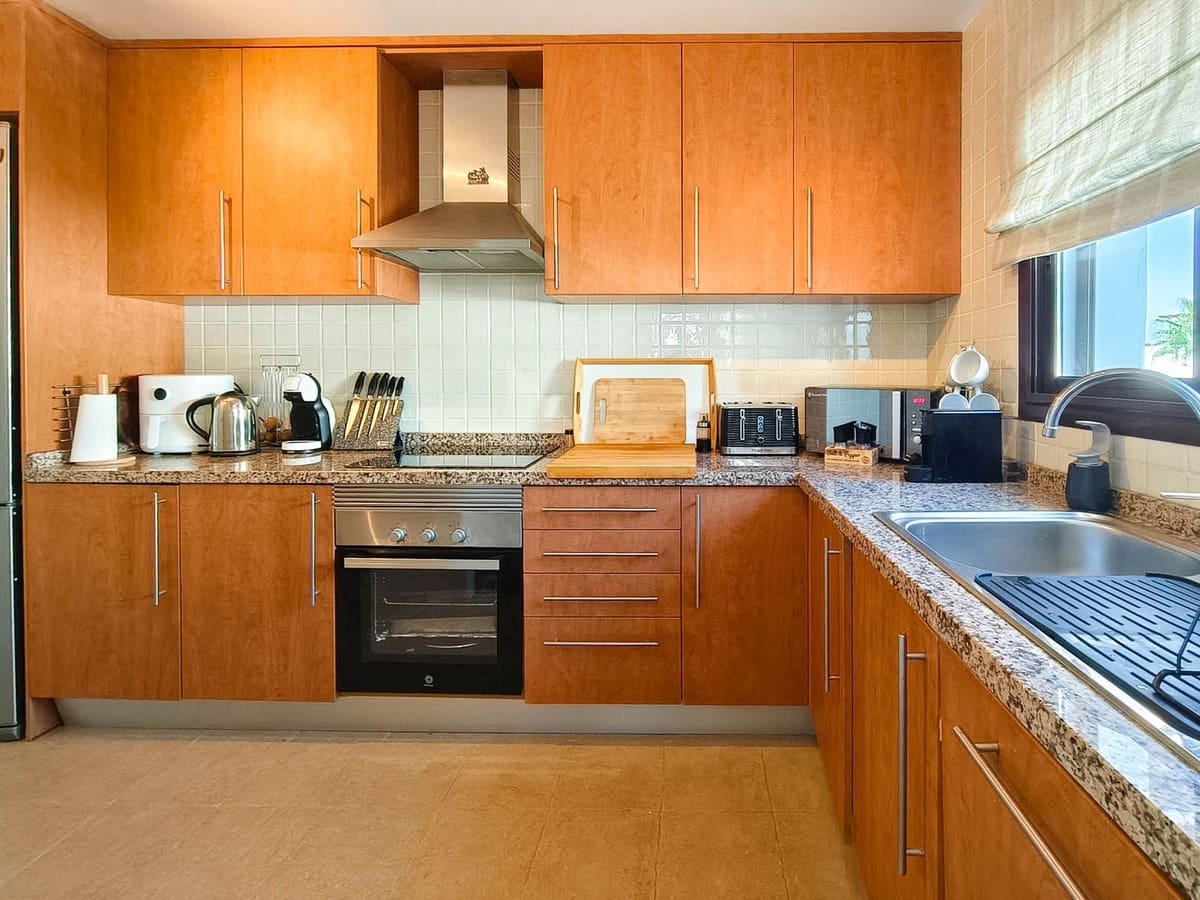 2 sypialnia Penthouse na sprzedaż w La Alcaidesa z basenem garażem - 450 000 € (Ref: 9271393)