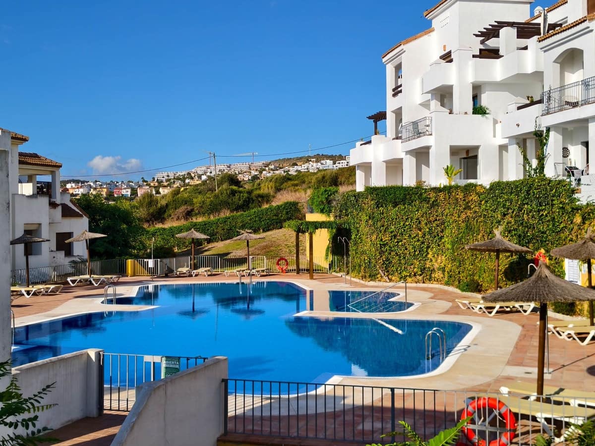 2 sypialnia Penthouse na sprzedaż w La Alcaidesa z basenem garażem - 450 000 € (Ref: 9271393)