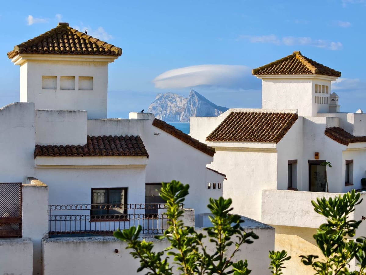 2 sypialnia Penthouse na sprzedaż w La Alcaidesa z basenem garażem - 450 000 € (Ref: 9271393)