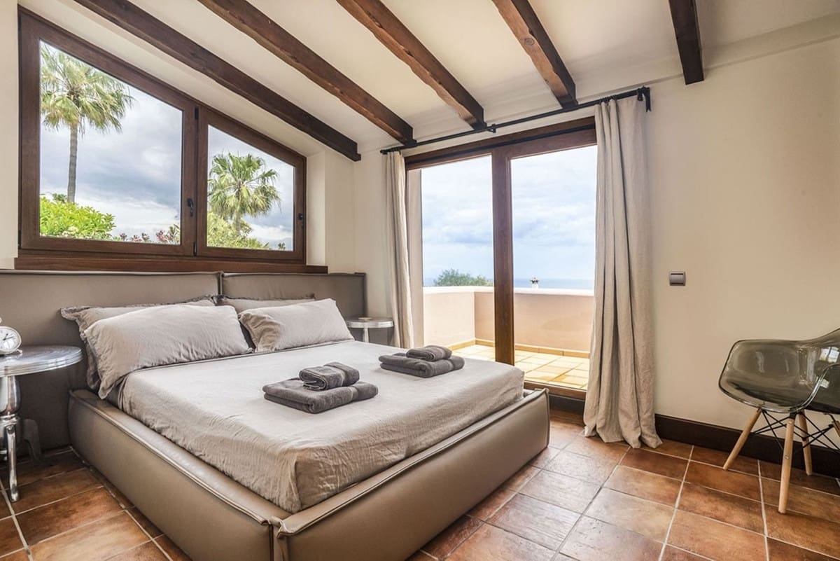 Chalet de 4 habitaciones en La Alcaidesa en venta con piscina garaje - 1.995.000 € (Ref: 9345315)