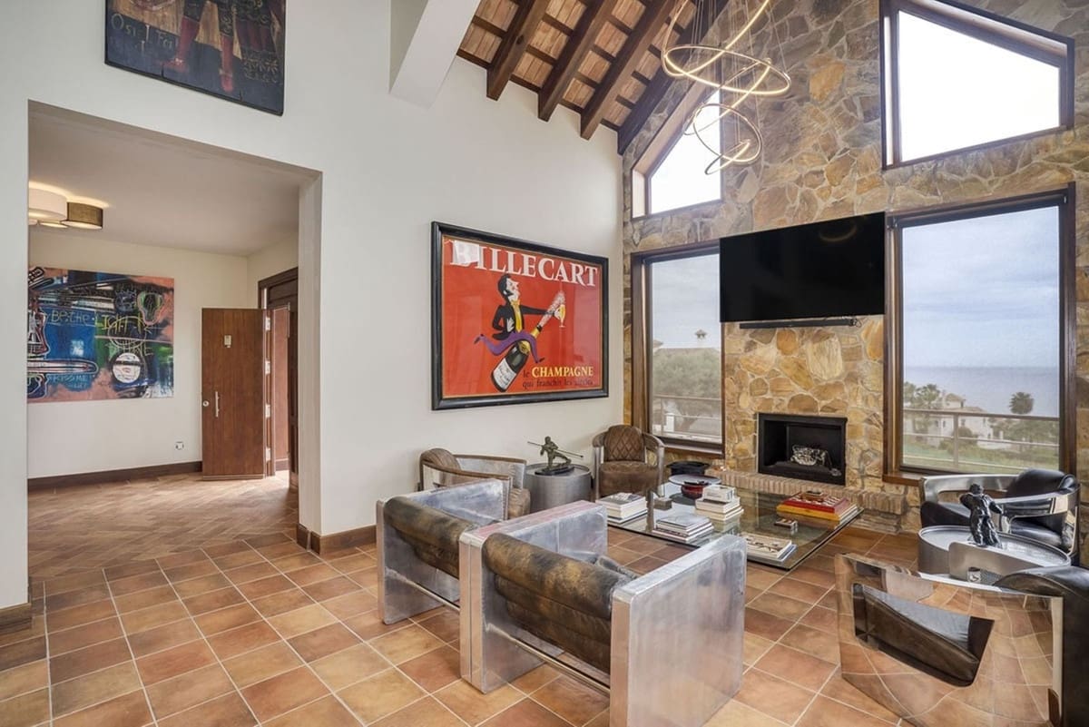 Chalet de 4 habitaciones en La Alcaidesa en venta con piscina garaje - 1.995.000 € (Ref: 9345315)