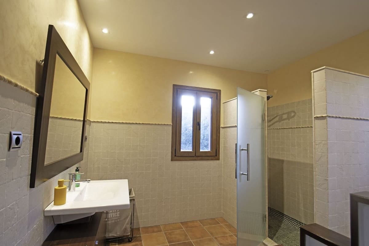 4 bedroom Villa for sale in La Alcaidesa with pool garage - € 1,995,000 (Ref: 9345315)