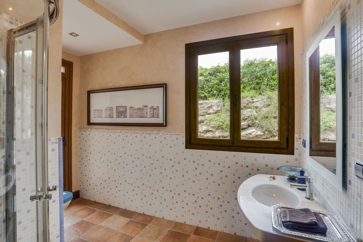 4 bedroom Villa for sale in La Alcaidesa with pool garage - € 1,995,000 (Ref: 9345315)