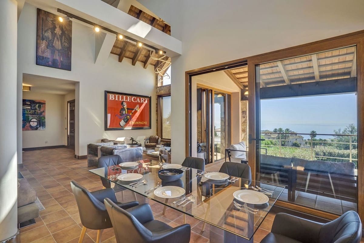 4 bedroom Villa for sale in La Alcaidesa with pool garage - € 1,995,000 (Ref: 9345315)