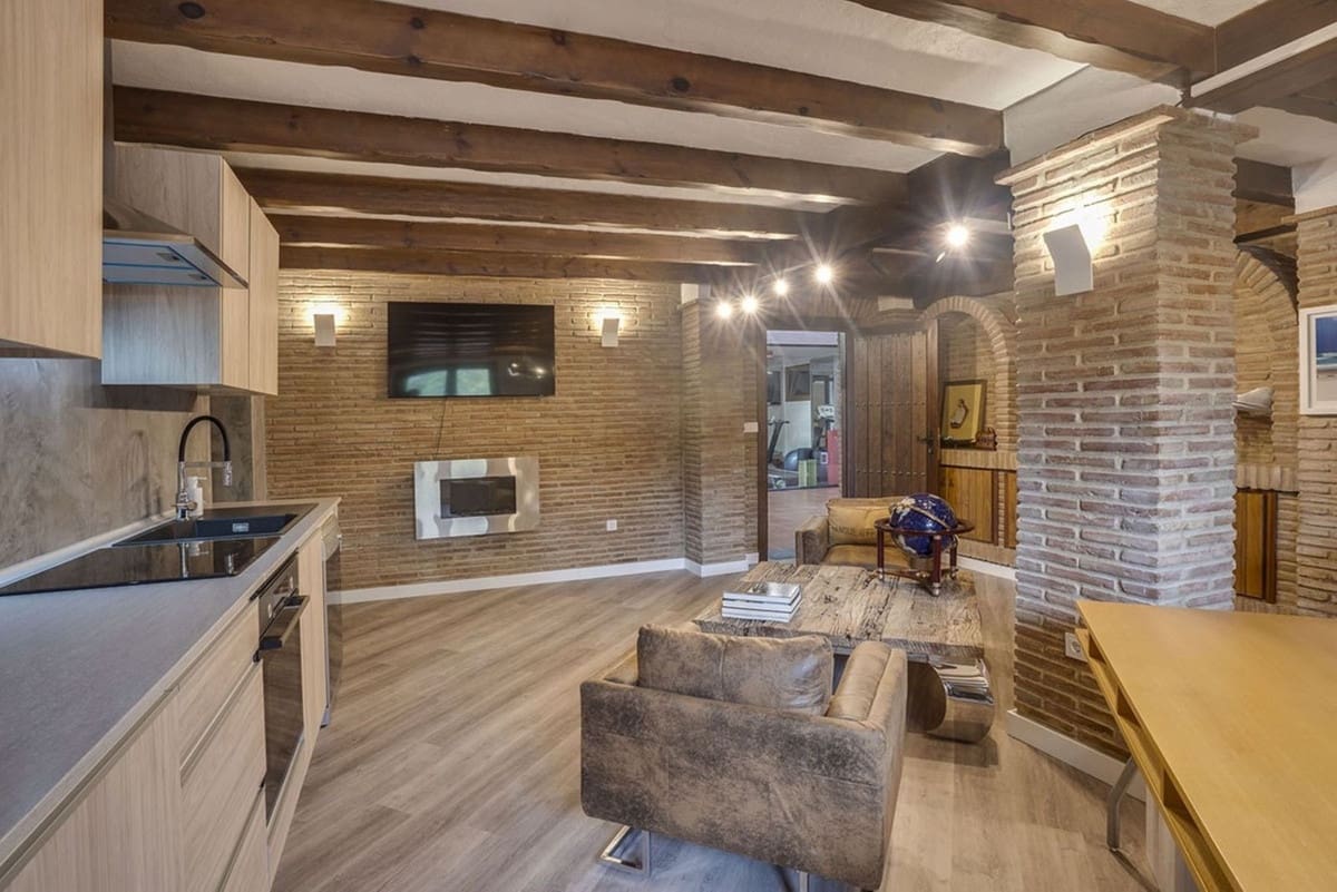 4 bedroom Villa for sale in La Alcaidesa with pool garage - € 1,995,000 (Ref: 9345315)