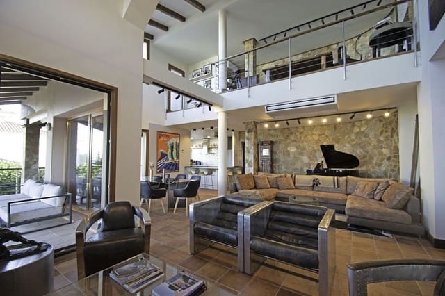 4 slaapkamer Villa te koop in La Alcaidesa met zwembad garage - € 1.995.000 (Ref: 9345315)