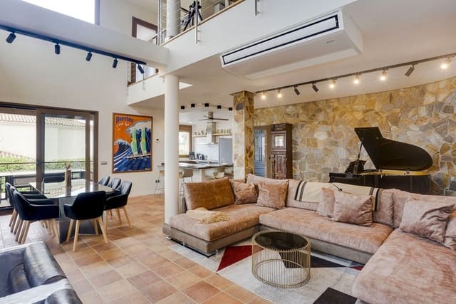 4 chambre Villa/Maison à vendre à La Alcaidesa avec piscine garage - 1 995 000 € (Ref: 9345315)