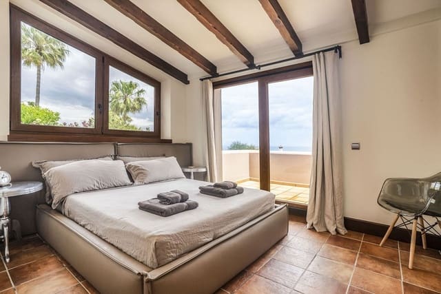 4 Zimmer Villa zu verkaufen in La Alcaidesa mit Pool Garage - 1.995.000 € (Ref: 9345315)