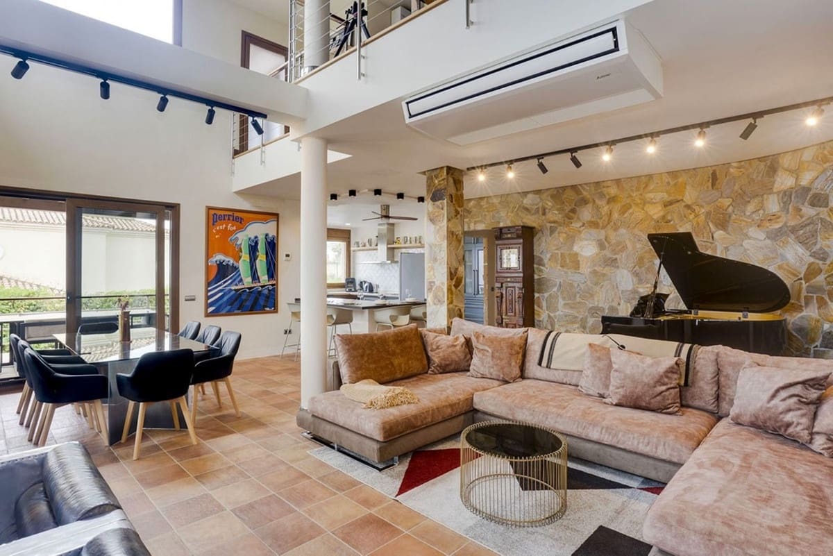 4 bedroom Villa for sale in La Alcaidesa with pool garage - € 1,995,000 (Ref: 9345315)