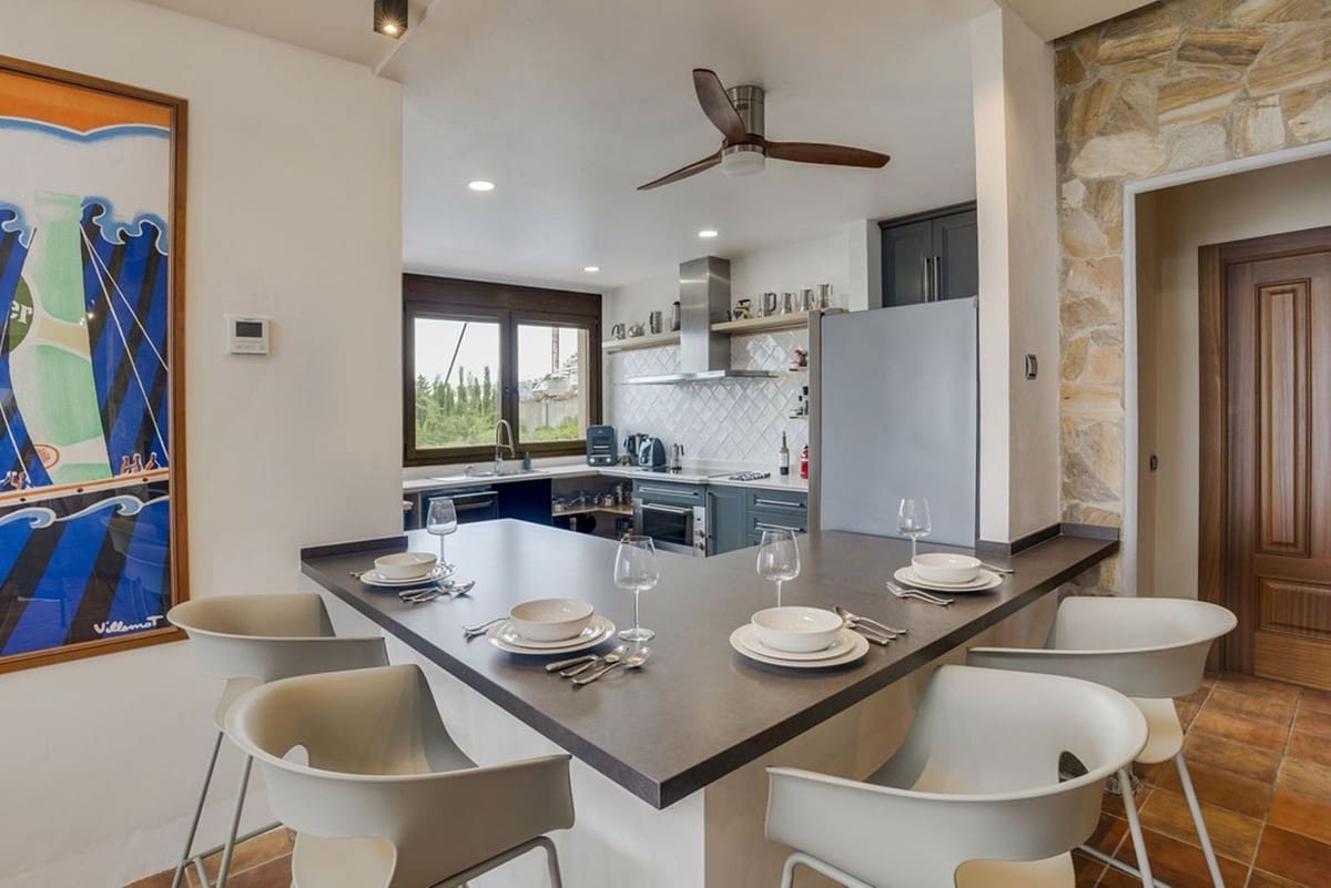 4 bedroom Villa for sale in La Alcaidesa with pool garage - € 1,995,000 (Ref: 9345315)