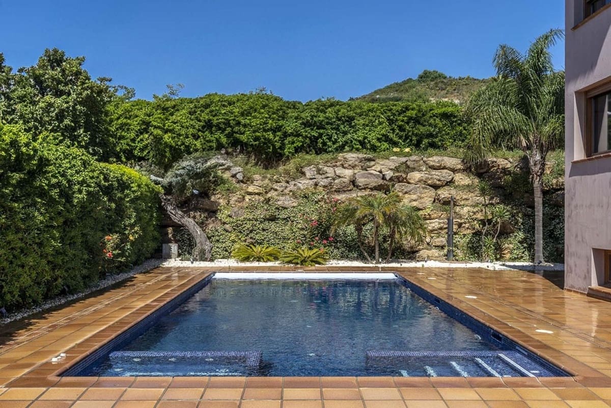 4 bedroom Villa for sale in La Alcaidesa with pool garage - € 1,995,000 (Ref: 9345315)