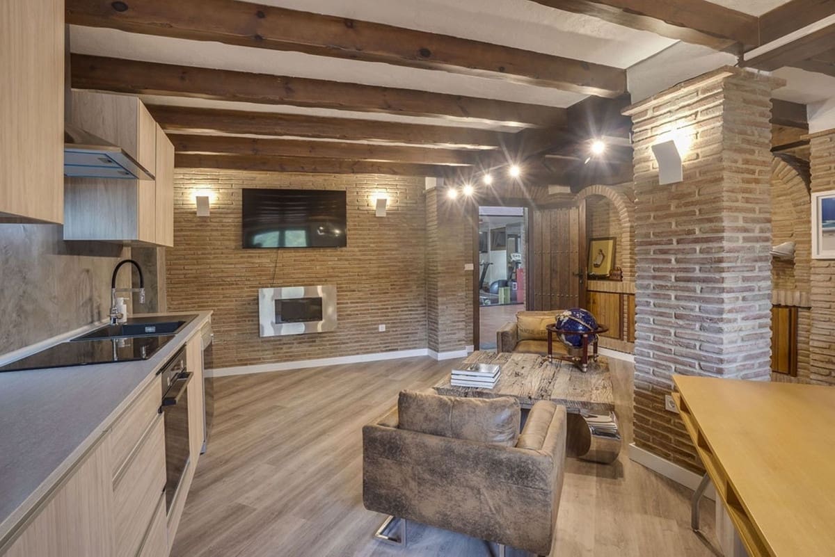 4 bedroom Villa for sale in La Alcaidesa with pool garage - € 1,995,000 (Ref: 9345315)