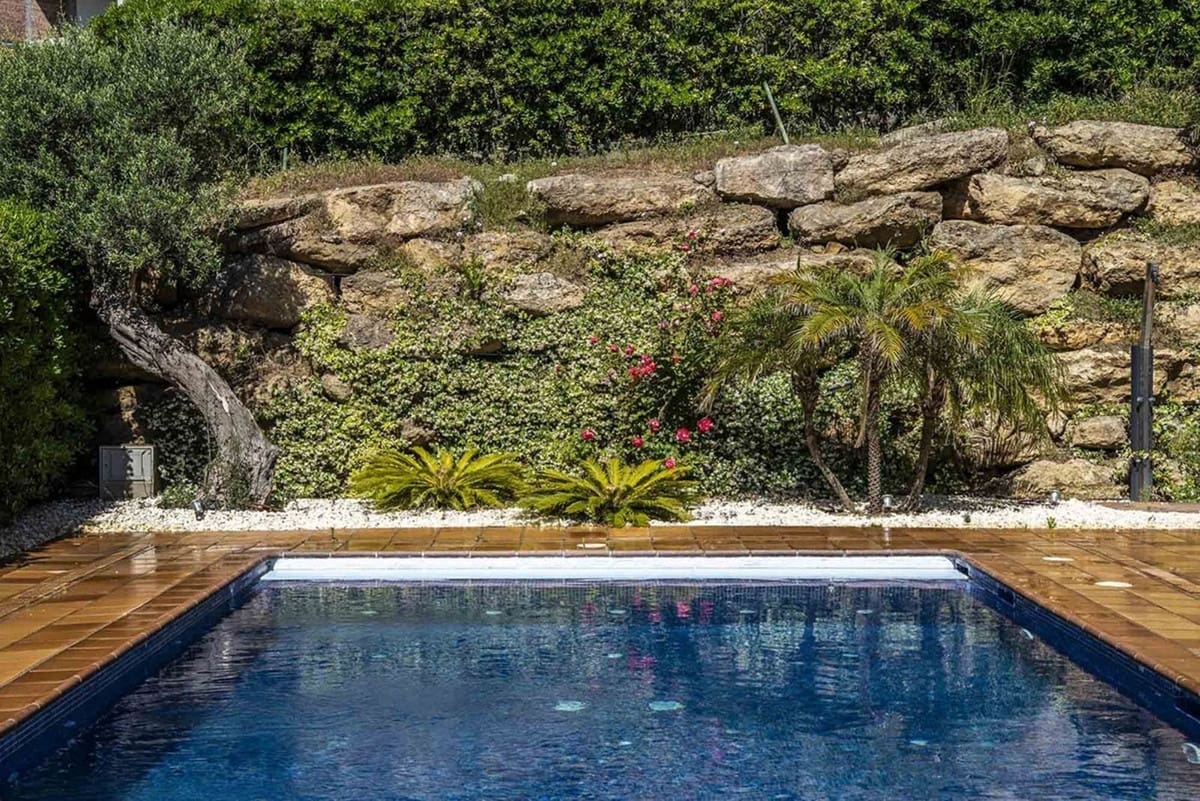 4 bedroom Villa for sale in La Alcaidesa with pool garage - € 1,995,000 (Ref: 9345315)