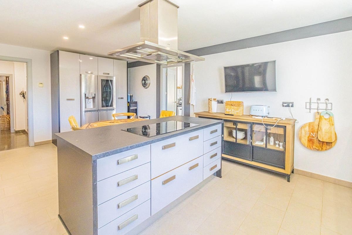 5 sypialnia Willa na sprzedaż w Sotogrande z basenem garażem - 2 450 000 € (Ref: 9371474)