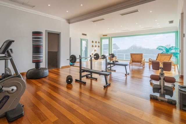 5 sypialnia Willa na sprzedaż w Sotogrande, San Roque z basenem garażem - 2 450 000 € (Ref: 9371474)