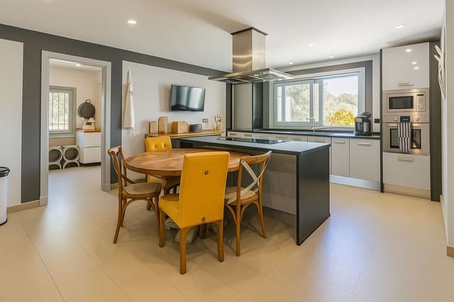 5 sypialnia Willa na sprzedaż w Sotogrande, San Roque z basenem garażem - 2 450 000 € (Ref: 9371474)