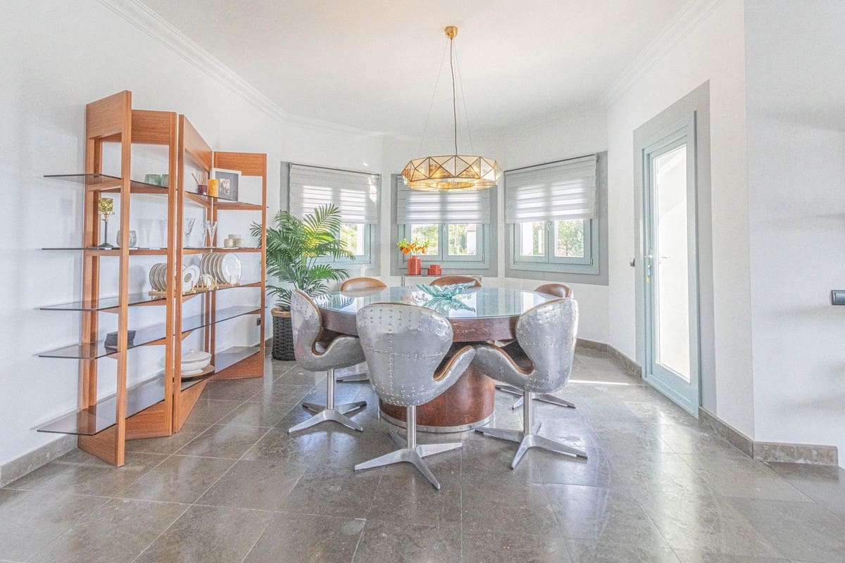 5 sypialnia Willa na sprzedaż w Sotogrande z basenem garażem - 2 450 000 € (Ref: 9371474)