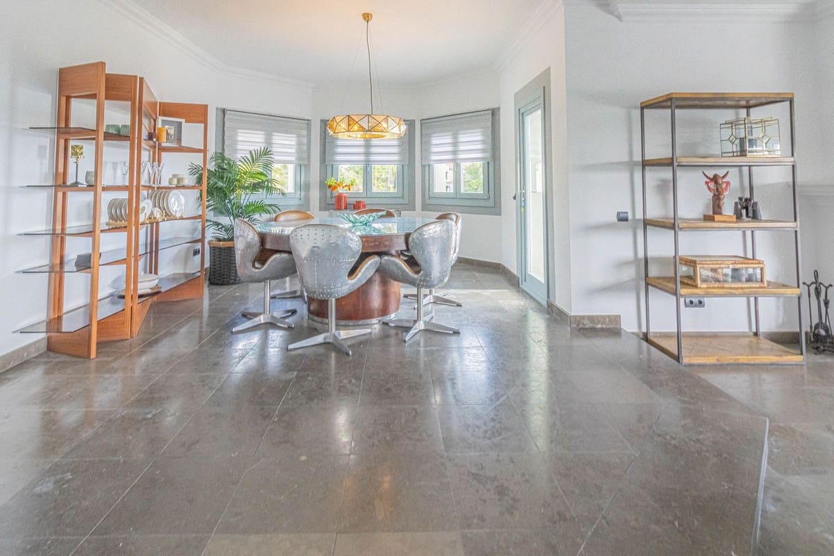 5 sypialnia Willa na sprzedaż w Sotogrande z basenem garażem - 2 450 000 € (Ref: 9371474)