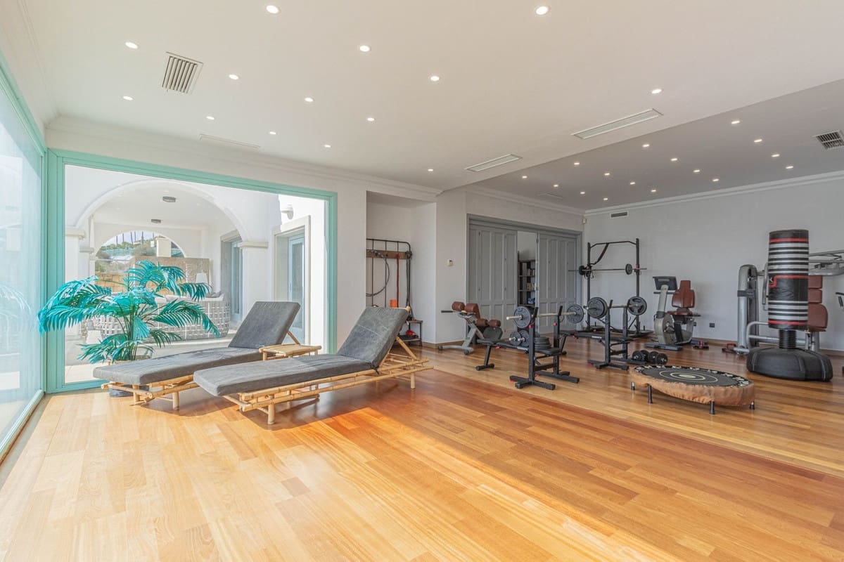 5 sypialnia Willa na sprzedaż w Sotogrande z basenem garażem - 2 450 000 € (Ref: 9371474)