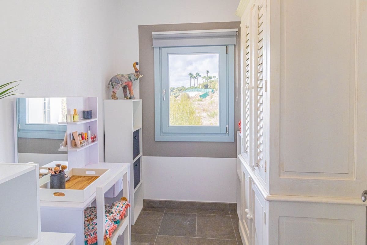 5 sypialnia Willa na sprzedaż w Sotogrande z basenem garażem - 2 450 000 € (Ref: 9371474)