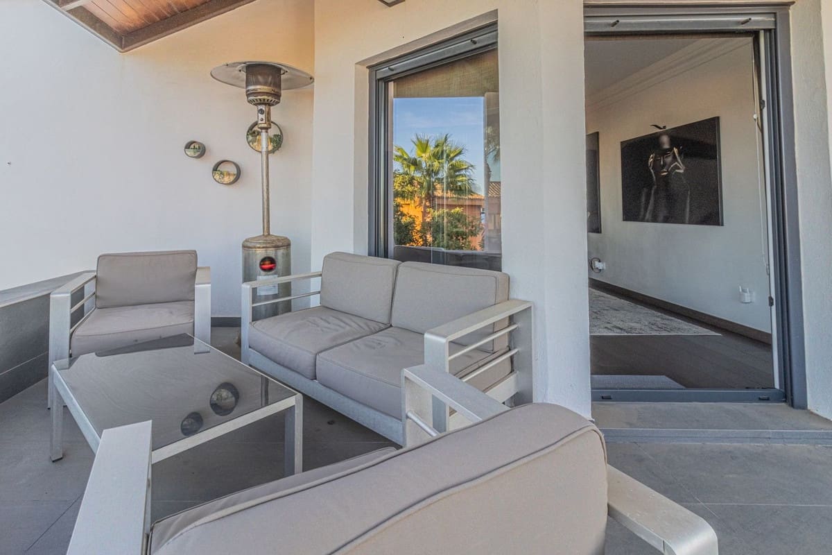 4 soveværelse Villa til salg i La Alcaidesa med swimmingpool garage - € 760.000 (Ref: 9394084)