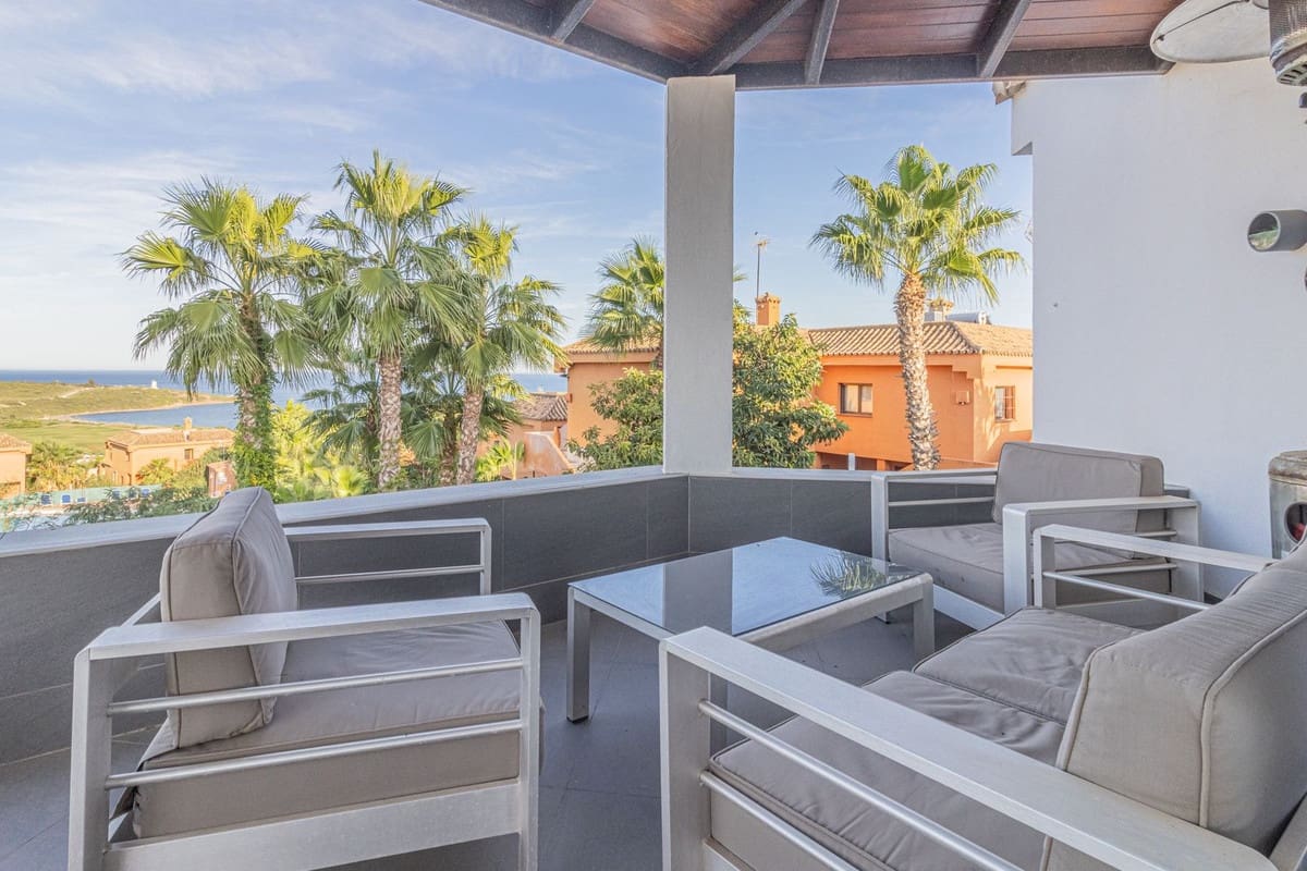 4 soveværelse Villa til salg i La Alcaidesa med swimmingpool garage - € 760.000 (Ref: 9394084)