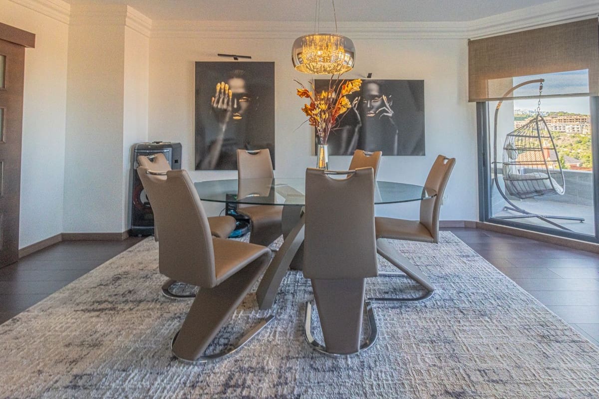 4 soveværelse Villa til salg i La Alcaidesa med swimmingpool garage - € 760.000 (Ref: 9394084)