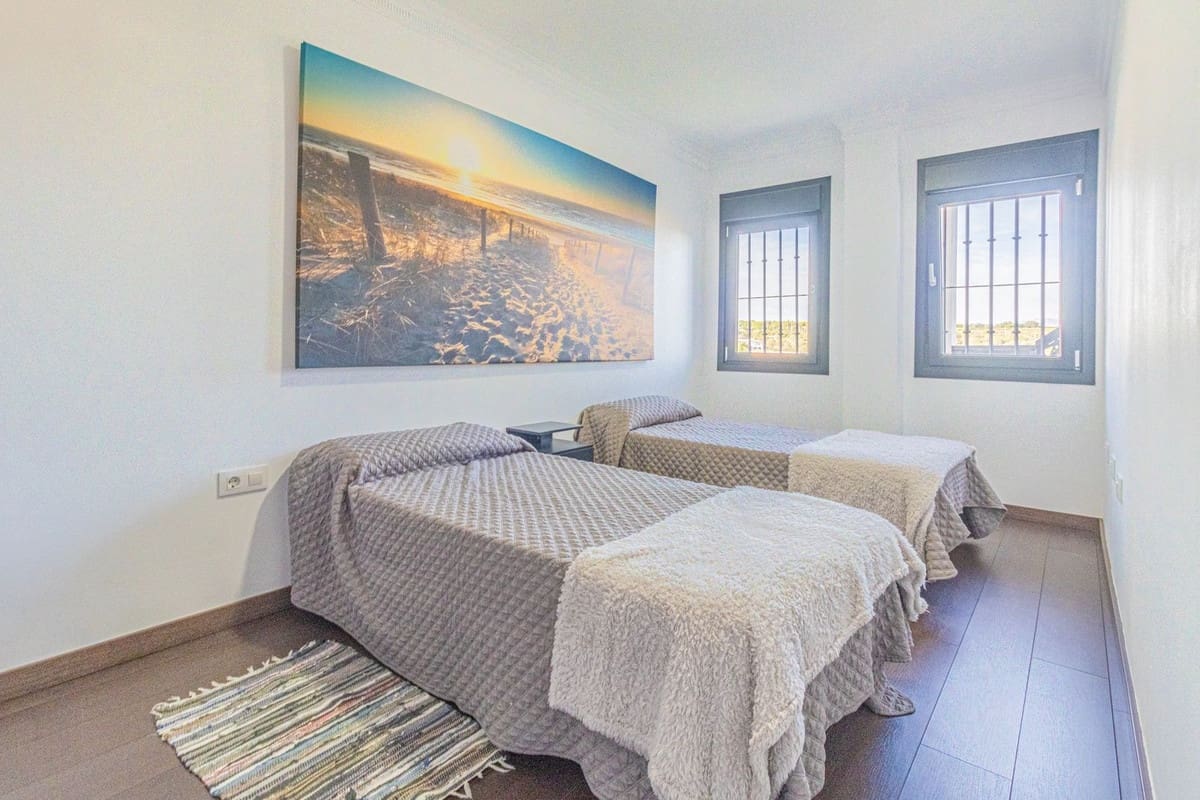 4 soveværelse Villa til salg i La Alcaidesa med swimmingpool garage - € 760.000 (Ref: 9394084)