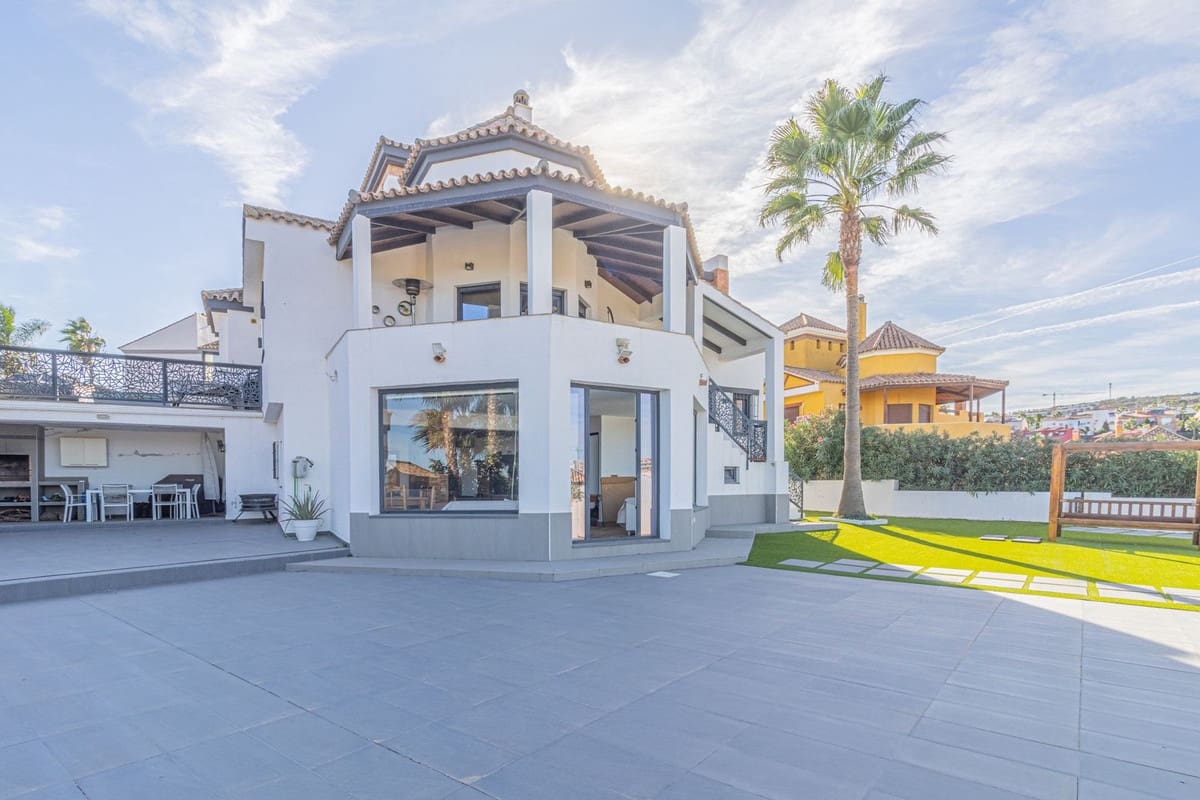 4 soveværelse Villa til salg i La Alcaidesa med swimmingpool garage - € 760.000 (Ref: 9394084)