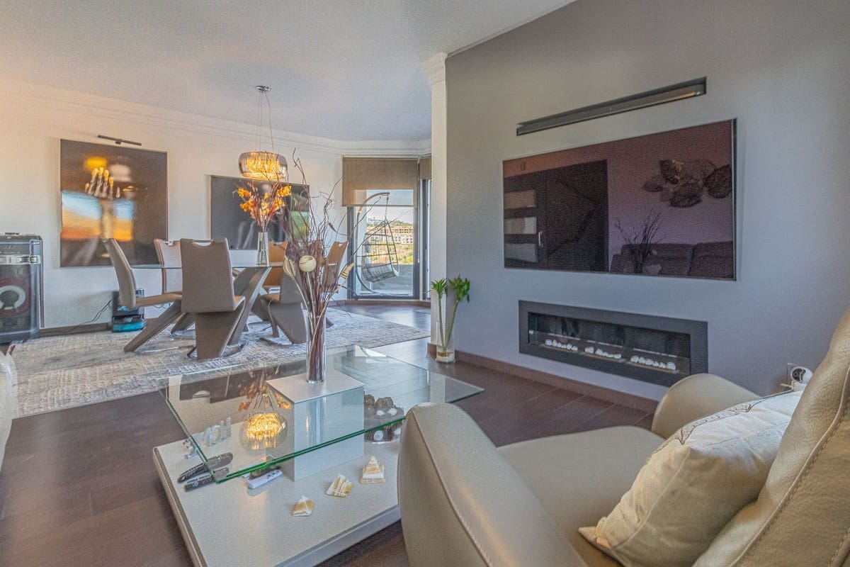 4 soveværelse Villa til salg i La Alcaidesa med swimmingpool garage - € 760.000 (Ref: 9394084)