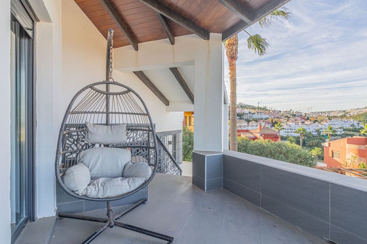 4 soveværelse Villa til salg i La Alcaidesa med swimmingpool garage - € 760.000 (Ref: 9394084)