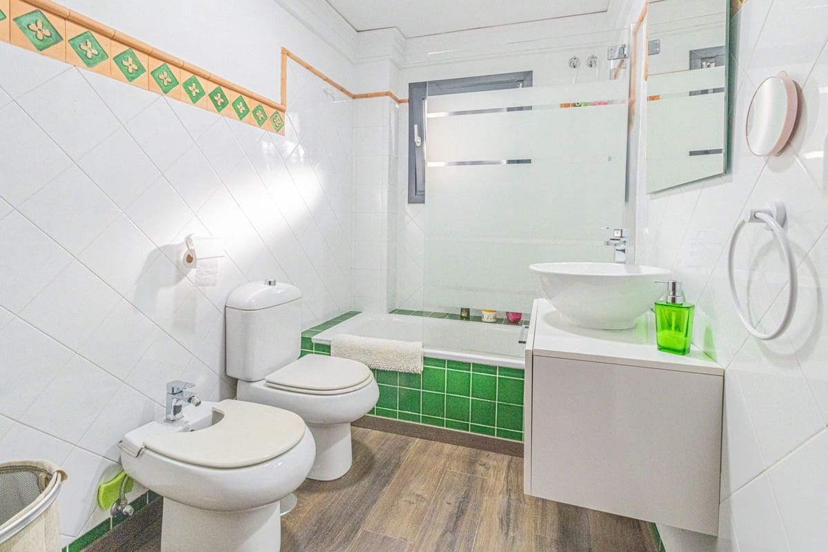 4 soveværelse Villa til salg i La Alcaidesa med swimmingpool garage - € 760.000 (Ref: 9394084)