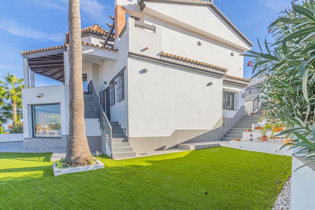 4 soveværelse Villa til salg i La Alcaidesa med swimmingpool garage - € 760.000 (Ref: 9394084)