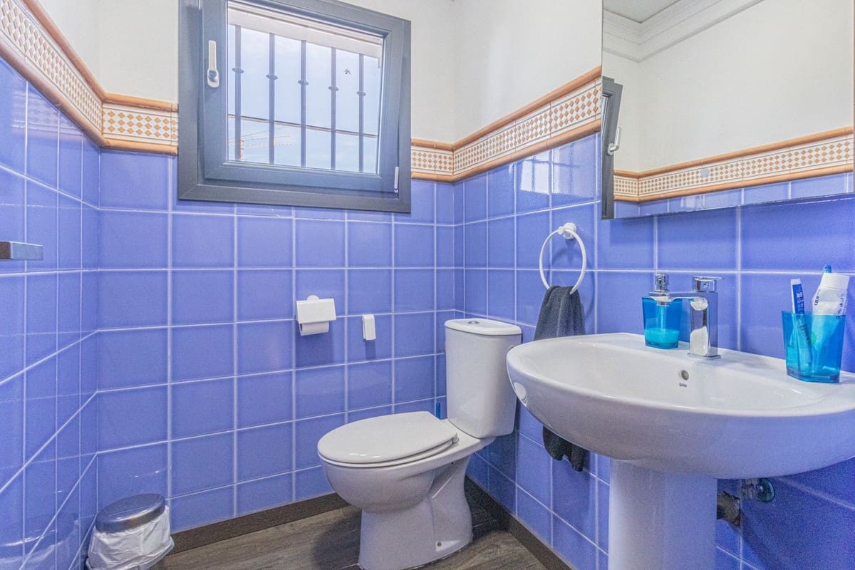 4 soveværelse Villa til salg i La Alcaidesa med swimmingpool garage - € 760.000 (Ref: 9394084)