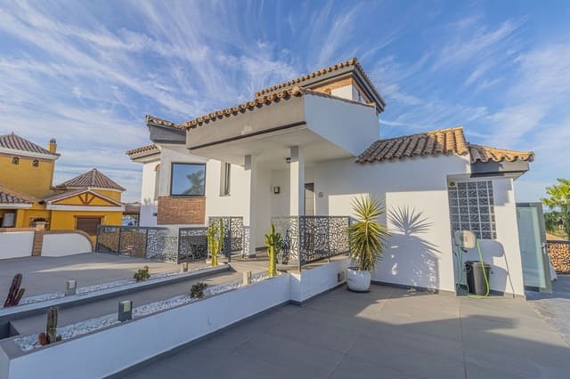 4 slaapkamer Villa te koop in La Alcaidesa met zwembad garage - € 760.000 (Ref: 9394084)