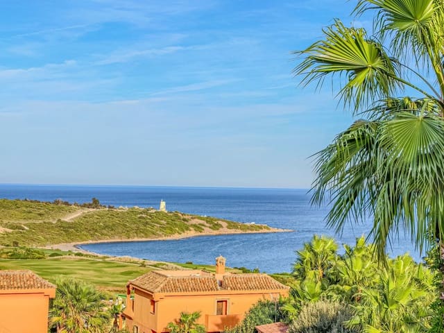 4 slaapkamer Villa te koop in La Alcaidesa met zwembad garage - € 760.000 (Ref: 9394084)