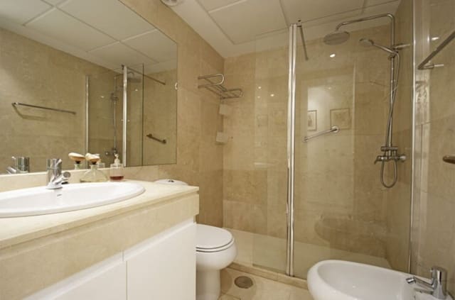 3 chambre Appartement à vendre à La Alcaidesa avec piscine garage - 550 000 € (Ref: 9412790)