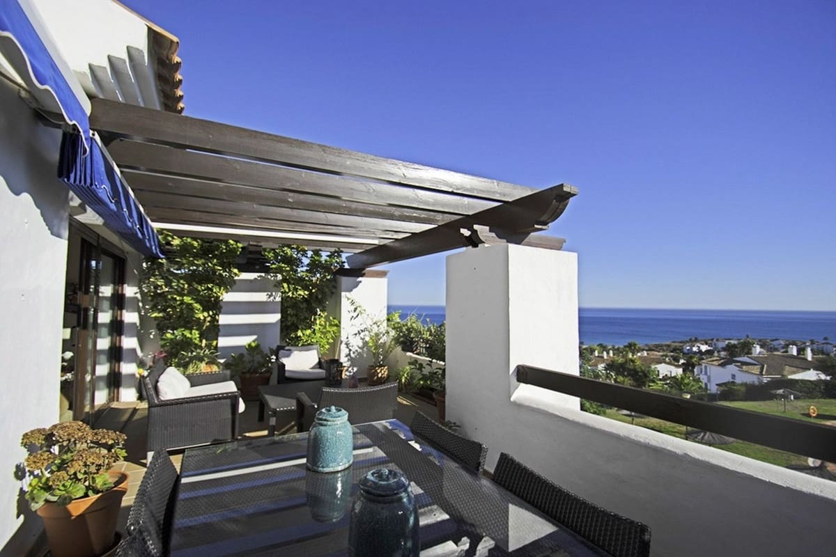 3 chambre Appartement à vendre à La Alcaidesa avec piscine garage - 550 000 € (Ref: 9412790)