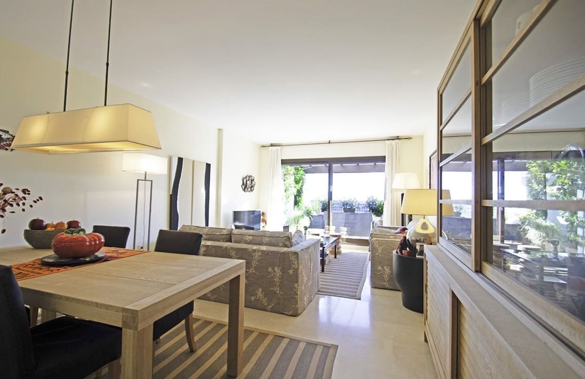 3 chambre Appartement à vendre à La Alcaidesa avec piscine garage - 550 000 € (Ref: 9412790)