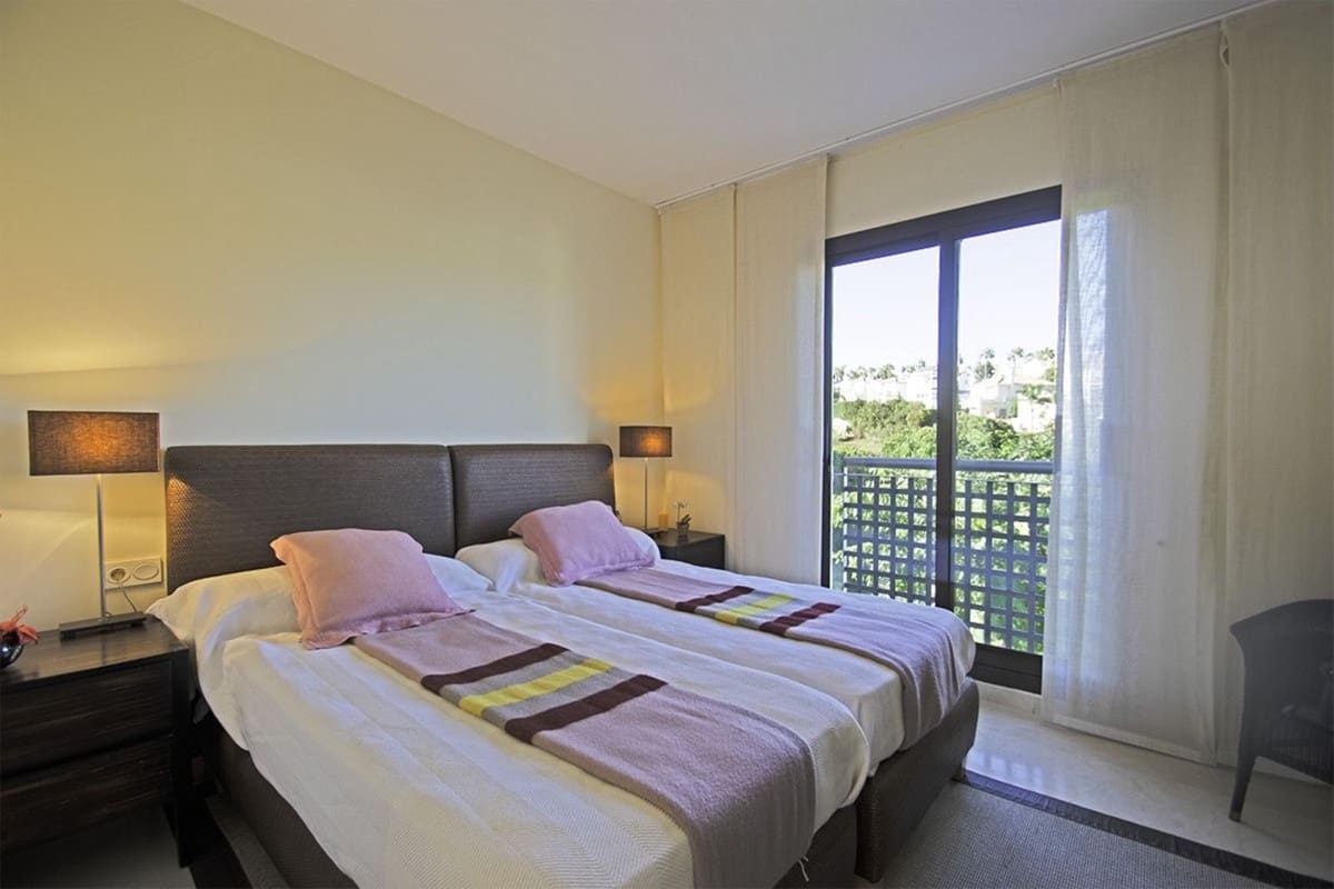 3 chambre Appartement à vendre à La Alcaidesa avec piscine garage - 550 000 € (Ref: 9412790)