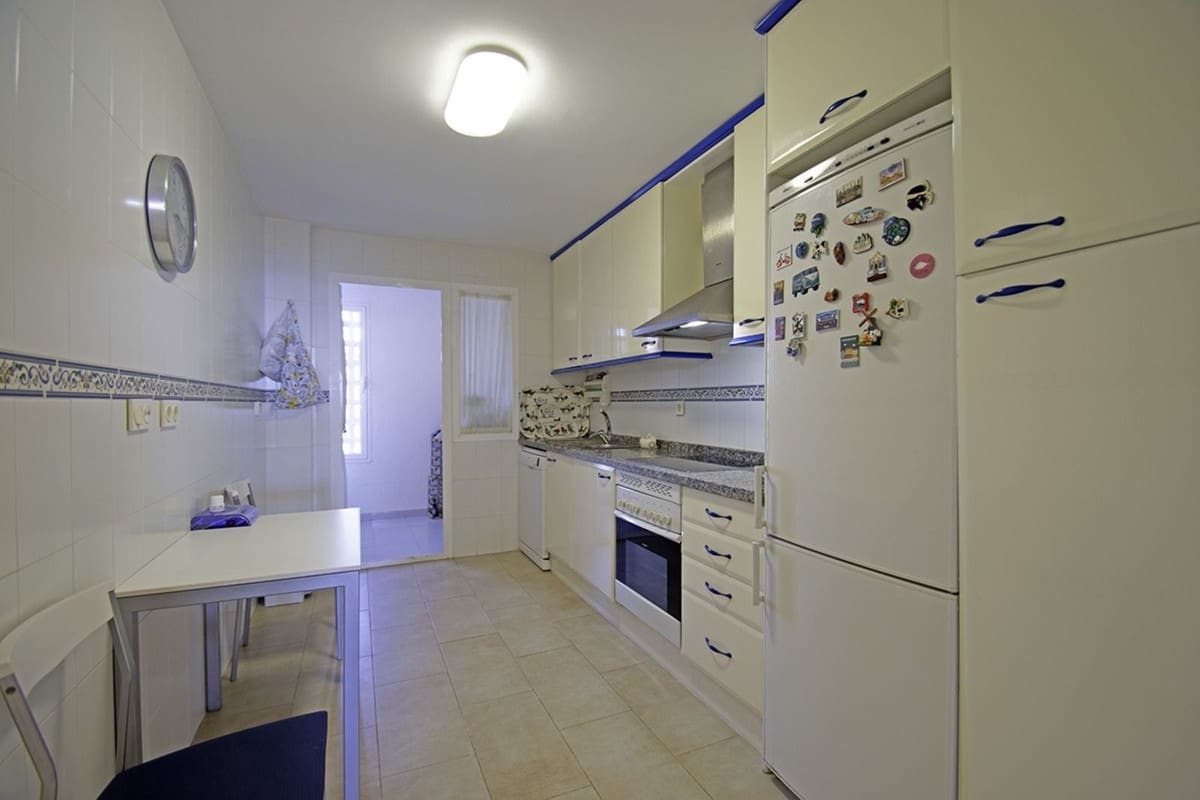 3 chambre Appartement à vendre à La Alcaidesa avec piscine garage - 550 000 € (Ref: 9412790)