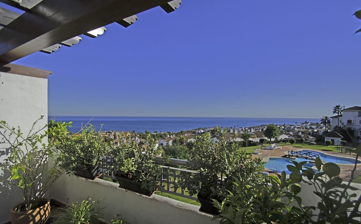 3 chambre Appartement à vendre à La Alcaidesa avec piscine garage - 550 000 € (Ref: 9412790)