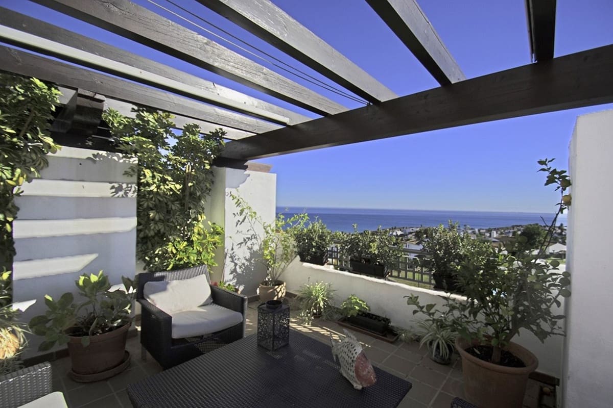 3 chambre Appartement à vendre à La Alcaidesa avec piscine garage - 550 000 € (Ref: 9412790)