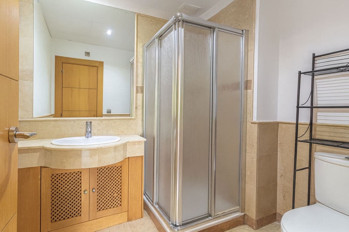 2 quarto Apartamento para venda em La Alcaidesa com piscina garagem - 285 000 € (Ref: 9454767)