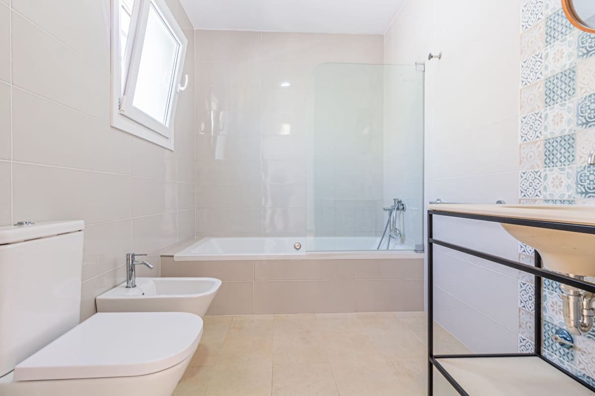 4 slaapkamer Villa te koop in Pueblo Nuevo de Guadiaro - € 550.000 (Ref: 9492686)