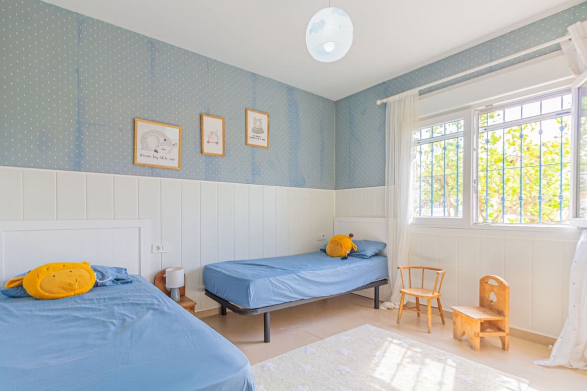 4 slaapkamer Villa te koop in Pueblo Nuevo de Guadiaro - € 550.000 (Ref: 9492686)