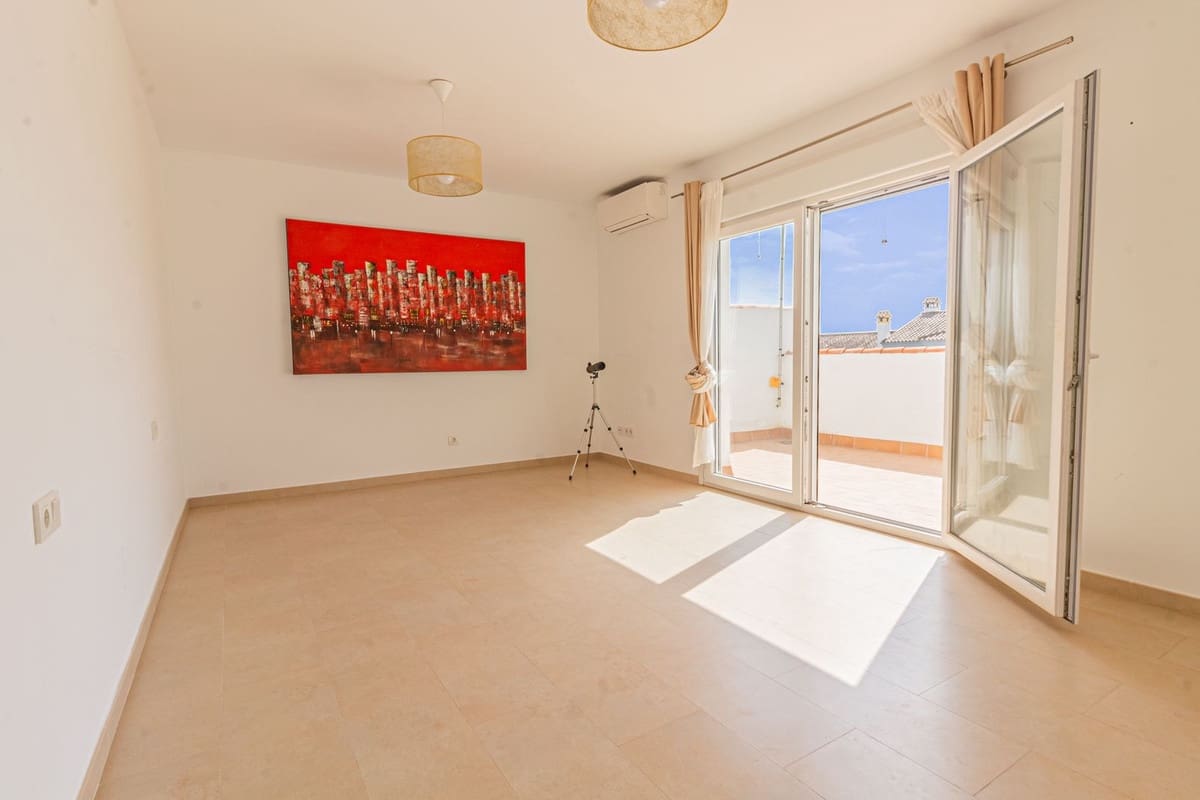 4 slaapkamer Villa te koop in Pueblo Nuevo de Guadiaro - € 550.000 (Ref: 9492686)