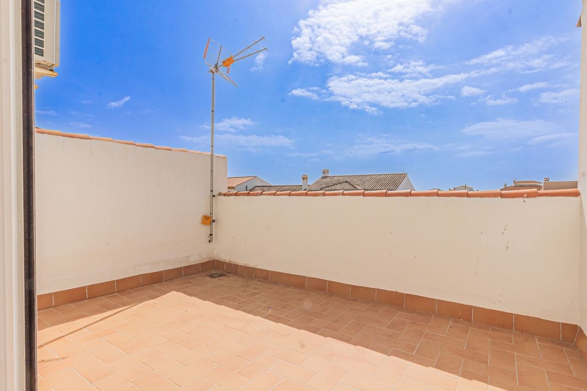 4 slaapkamer Villa te koop in Pueblo Nuevo de Guadiaro - € 550.000 (Ref: 9492686)