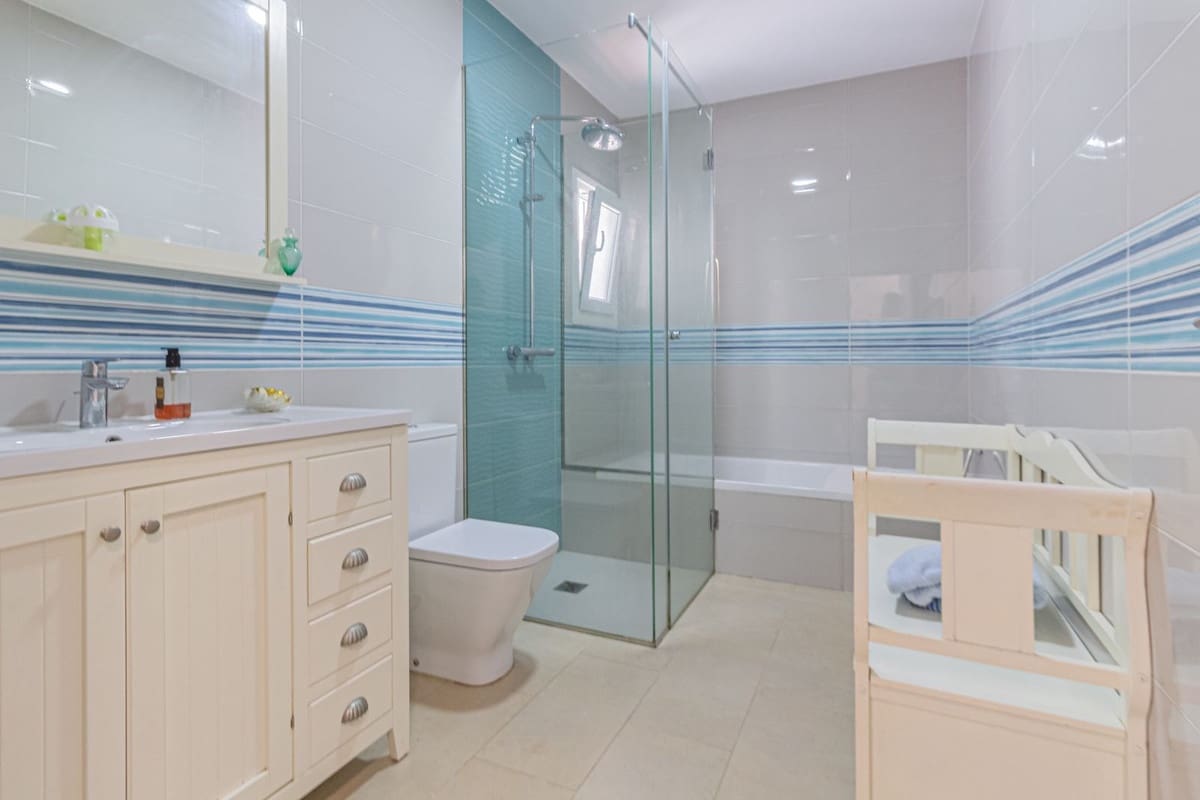 4 slaapkamer Villa te koop in Pueblo Nuevo de Guadiaro - € 550.000 (Ref: 9492686)