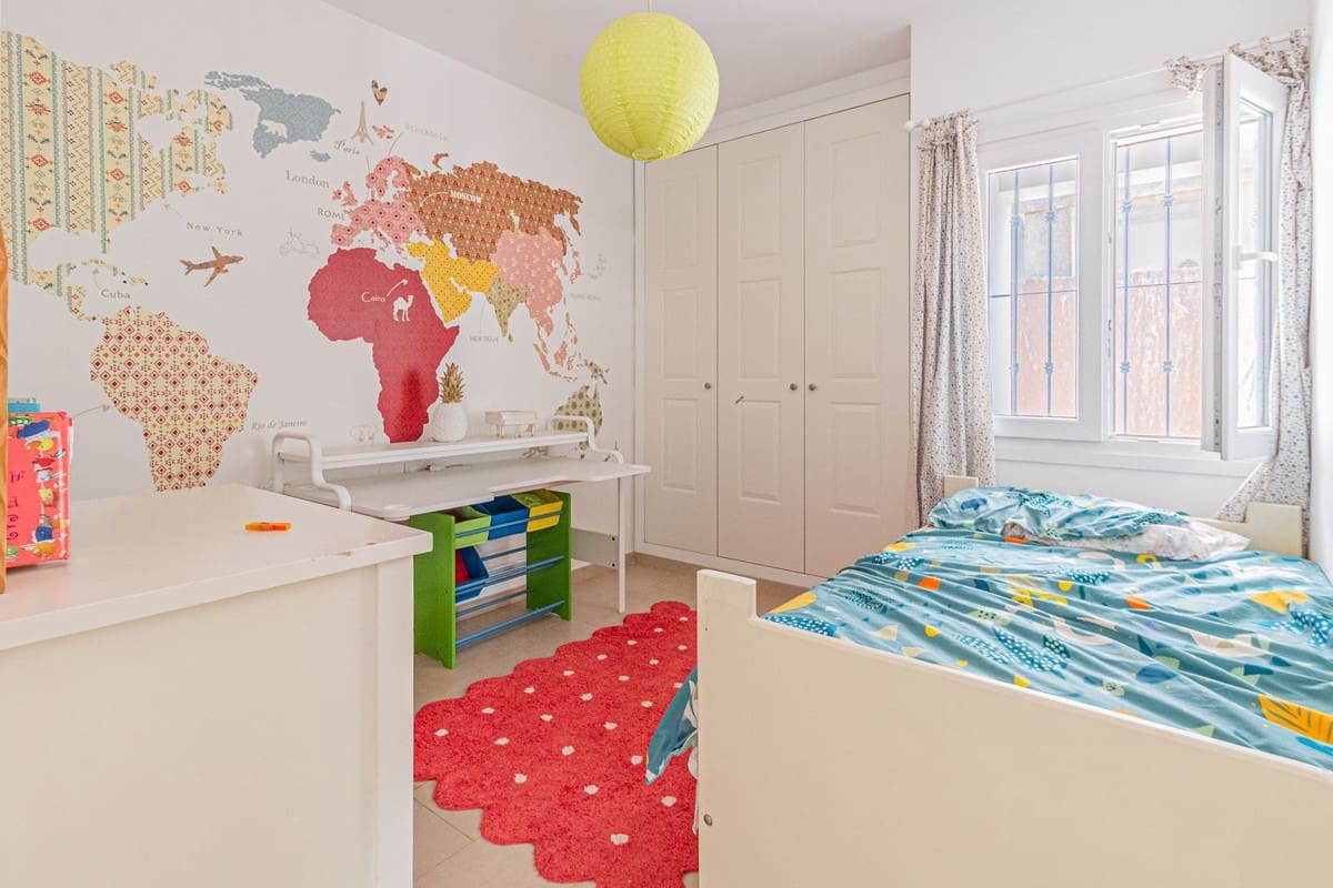 4 slaapkamer Villa te koop in Pueblo Nuevo de Guadiaro - € 550.000 (Ref: 9492686)